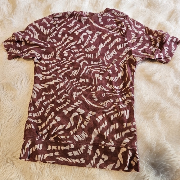 NWOT SKIMS Summer Mesh T-shirt SIZE XLARGE Raspberry Maroon White Swirl - Picture 1 of 2